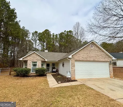 12 Carey Ct, Grantville, GA 30220