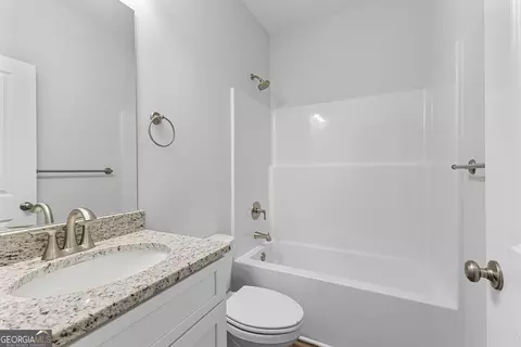 Bath - 207 Lenox Cir, Lagrange, GA 30241 photo 2 of 3