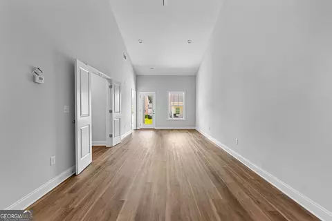 Living - 207 Lenox Cir, Lagrange, GA 30241 photo 2 of 3