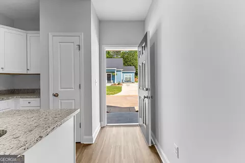 Entry Way - 207 Lenox Cir, Lagrange, GA 30241 photo 1 of 6
