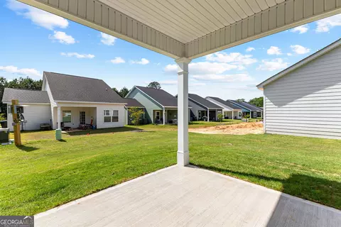 Exterior - 207 Lenox Cir, Lagrange, GA 30241 photo 4 of 4
