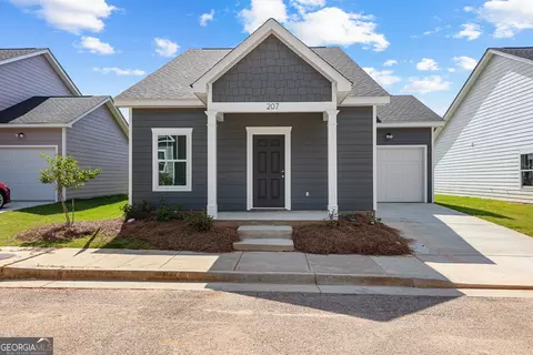207 Lenox Cir, Lagrange, GA 30241