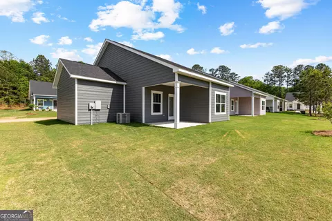 Exterior - 207 Lenox Cir, Lagrange, GA 30241 photo 2 of 4