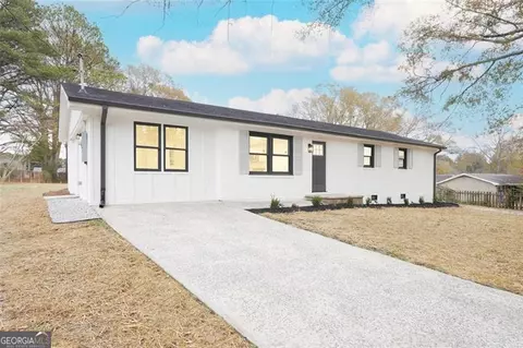 4535 Ridgeview Dr, Powder Springs, GA 30127