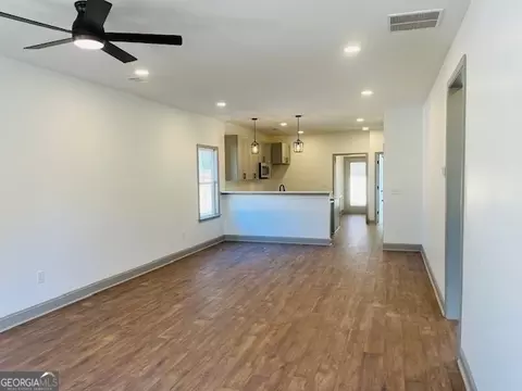 Living - 433 Ash St, Monroe, GA 30655 photo 1 of 2