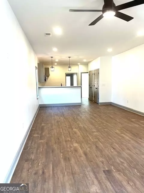 Living - 433 Ash St, Monroe, GA 30655 photo 2 of 2