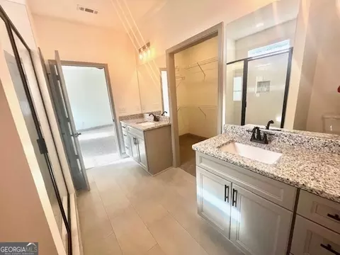 Bath - 433 Ash St, Monroe, GA 30655 photo 2 of 7