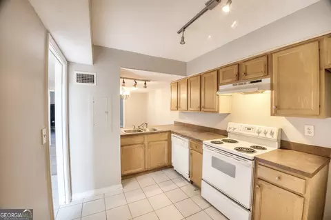 6037 Regent Mnr, Lithonia, GA 30058