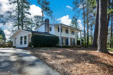 9935 La View Cir, Roswell, GA 30075