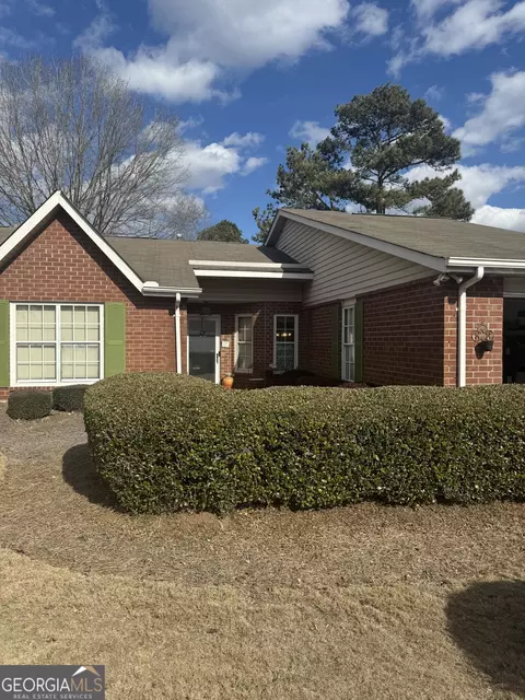 220 Monmouth Dr, Fayetteville, GA 30214