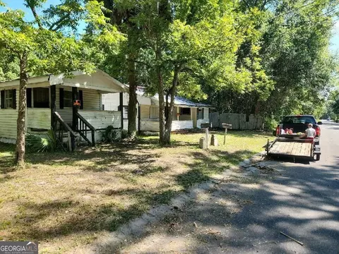 1407 Hazel St, Waycross, GA 31501