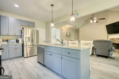 Kitchen - 70 Pine St, Mansfield, GA 30055 photo 5 of 6