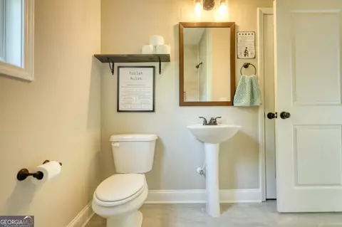 Bath - 70 Pine St, Mansfield, GA 30055 photo 3 of 11