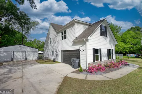Exterior - 70 Pine St, Mansfield, GA 30055 photo 5 of 12