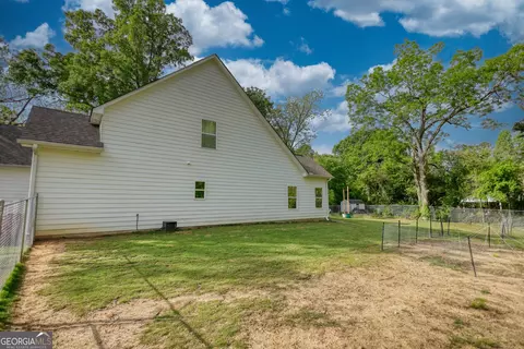 Exterior - 70 Pine St, Mansfield, GA 30055 photo 6 of 12