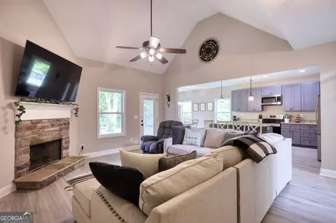 Entry Way - 70 Pine St, Mansfield, GA 30055 photo 2 of 4