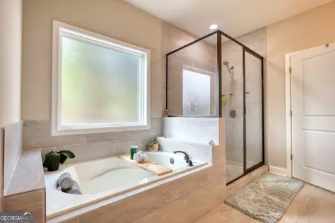 Bath - 70 Pine St, Mansfield, GA 30055 photo 6 of 11