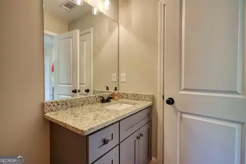 Bath - 70 Pine St, Mansfield, GA 30055 photo 9 of 11
