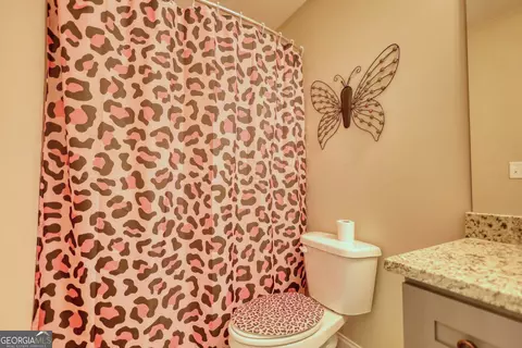 Bath - 70 Pine St, Mansfield, GA 30055 photo 10 of 11