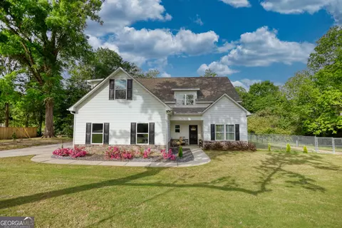 Exterior - 70 Pine St, Mansfield, GA 30055 photo 3 of 12