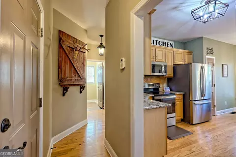 Entry Way - 7640 Paces Ln, Gainesville, GA 30506 photo 4 of 17