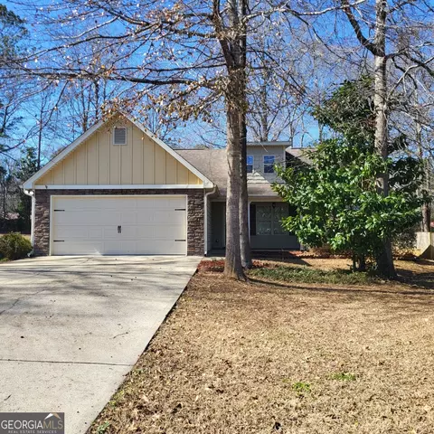 2411 19th Pl, Valley, AL 36854