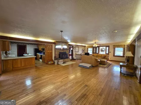 Living - 5550 Highway 212, Covington, GA 30016 photo 3 of 8