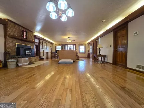 Living - 5550 Highway 212, Covington, GA 30016 photo 2 of 8
