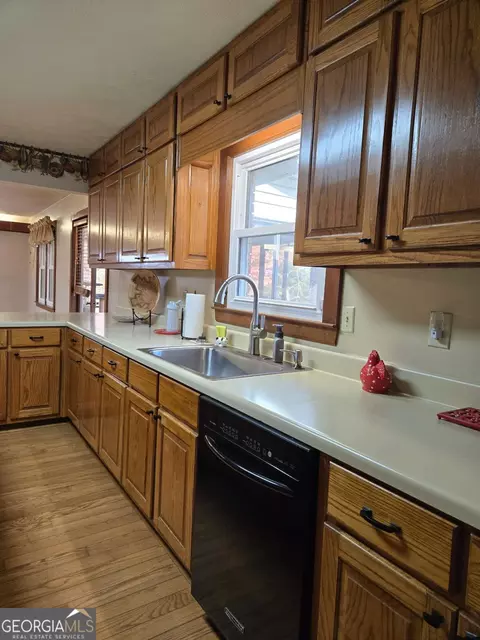 Kitchen - 5550 Highway 212, Covington, GA 30016 photo 5 of 5