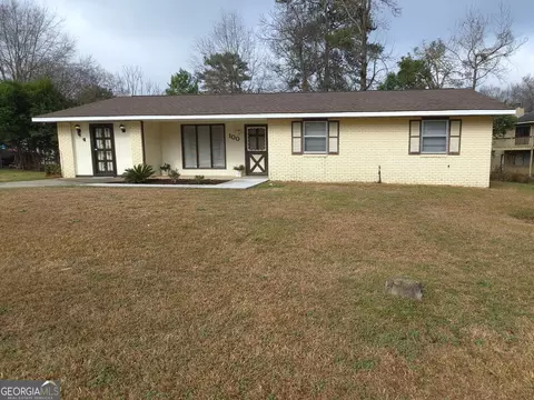 100 Stratford Dr, Warner Robins, GA 31088