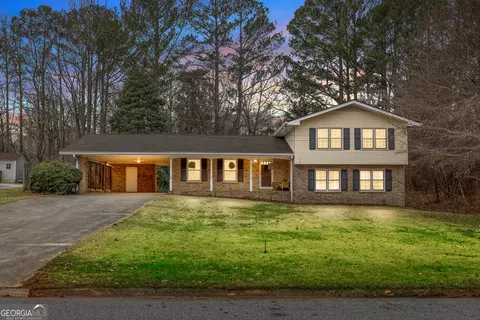 2343 Meadow Dr, Snellville, GA 30078