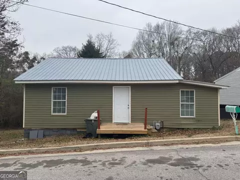 66 Persimmon St, Toccoa, GA 30577