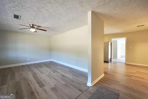Living - 2011 Highway 36 E, Milner, GA 30257 photo 1 of 4