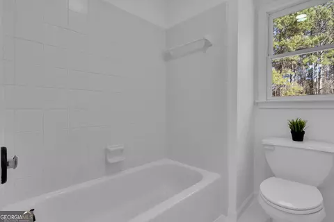 Bath - 155 Hedgewick Way, Tyrone, GA 30290 photo 4 of 10