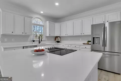 Kitchen - 155 Hedgewick Way, Tyrone, GA 30290 photo 8 of 8