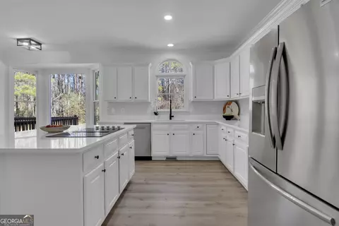 Kitchen - 155 Hedgewick Way, Tyrone, GA 30290 photo 6 of 8
