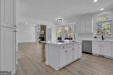 Kitchen - 155 Hedgewick Way, Tyrone, GA 30290 photo 7 of 8