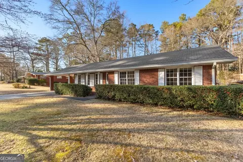 305 Kelly Dr, Fayetteville, GA 30214