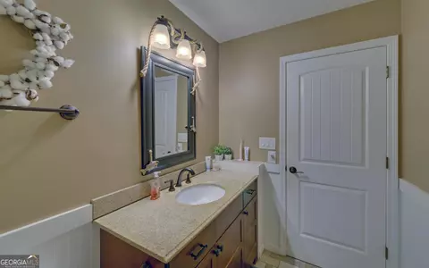 Bath - 565 Currahee Pt, Toccoa, GA 30577 photo 3 of 9