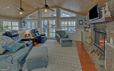 Living - 565 Currahee Pt, Toccoa, GA 30577 photo 2 of 3