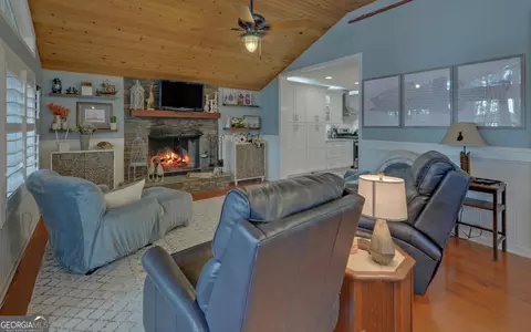 Living - 565 Currahee Pt, Toccoa, GA 30577 photo 3 of 3