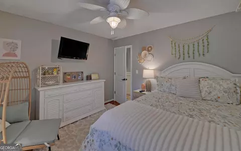 Bedroom - 565 Currahee Pt, Toccoa, GA 30577 photo 5 of 12