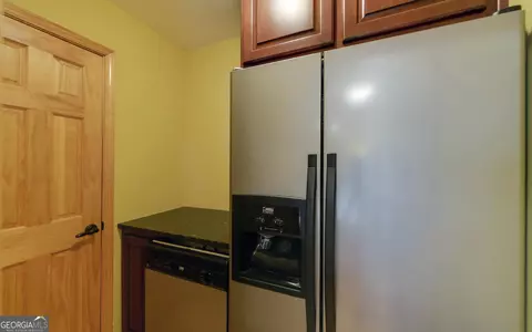 Kitchen - 565 Currahee Pt, Toccoa, GA 30577 photo 4 of 4