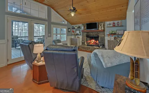 Living - 565 Currahee Pt, Toccoa, GA 30577 photo 1 of 3