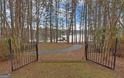 Exterior - 565 Currahee Pt, Toccoa, GA 30577 photo 10 of 13
