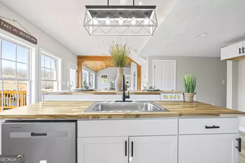 Kitchen - 2894 Chase Rd, Cornelia, GA 30531 photo 9 of 13