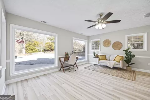 Living - 2894 Chase Rd, Cornelia, GA 30531 photo 3 of 7