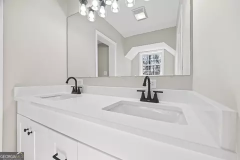 Bath - 2894 Chase Rd, Cornelia, GA 30531 photo 1 of 6