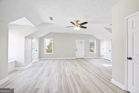 Living - 2894 Chase Rd, Cornelia, GA 30531 photo 5 of 7