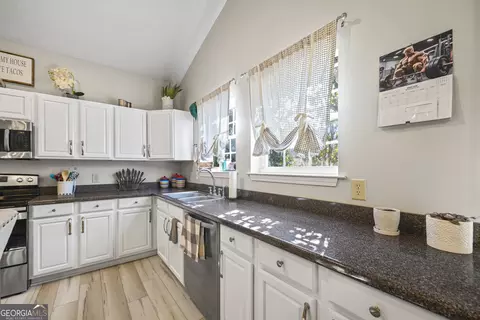 Kitchen - 2894 Chase Rd, Cornelia, GA 30531 photo 13 of 13
